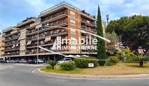 Ostia Levante, Viale G. Genoese Zerbi, Trilocale da Ristrutturare con 2 Balconi, Piano 3